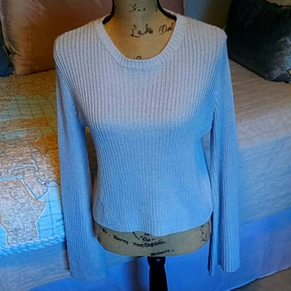Bell sleeve crop sweater from Forever 21, EUC